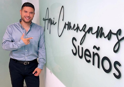 Slider image (9) Dr. Alvaro Uribe - Spanish Profile